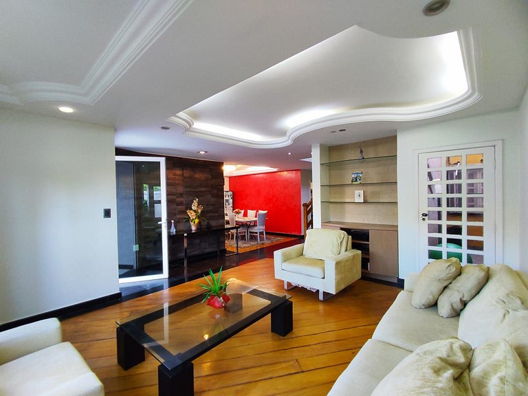 Sobrado Sofisticado com 5 Suítes na Praia da Coroa do Meio -