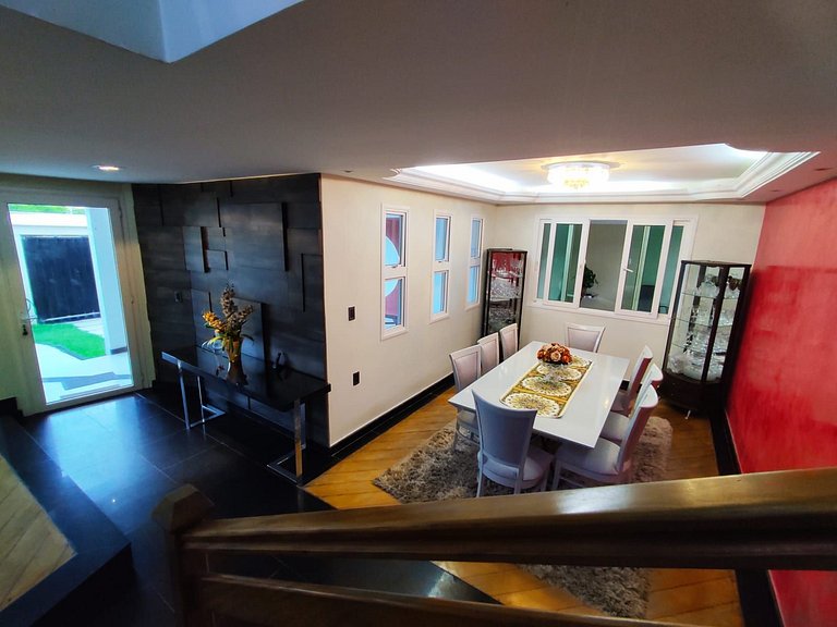 Sobrado Sofisticado com 5 Suítes na Praia da Coroa do Meio -