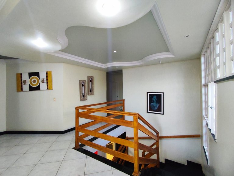 Sobrado Sofisticado com 5 Suítes na Praia da Coroa do Meio -