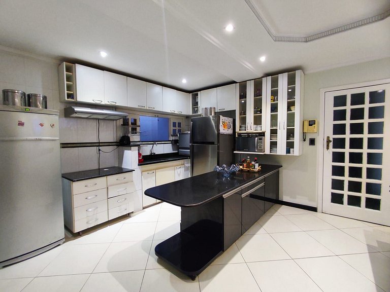 Sobrado Sofisticado com 5 Suítes na Praia da Coroa do Meio -