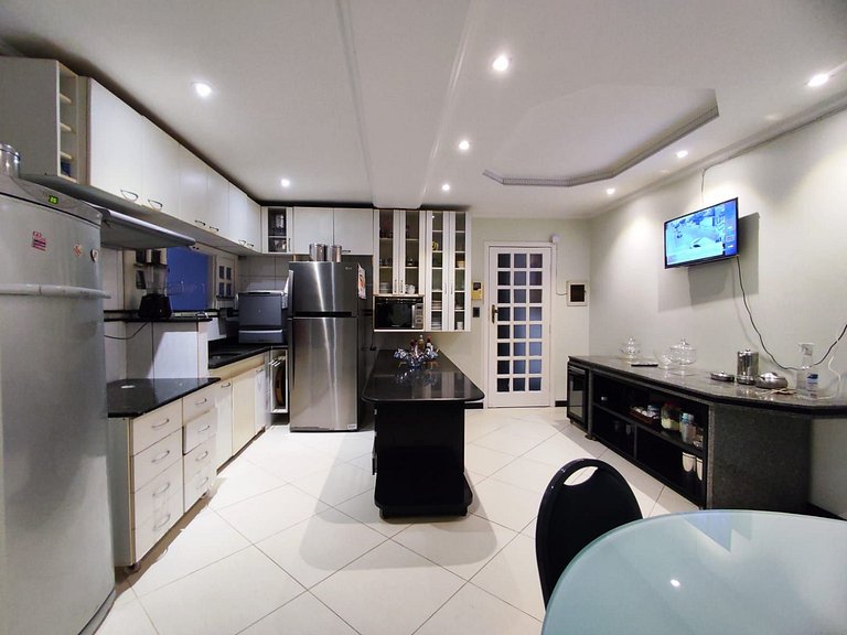 Sobrado Sofisticado com 5 Suítes na Praia da Coroa do Meio -