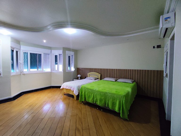 Sobrado Sofisticado com 5 Suítes na Praia da Coroa do Meio -