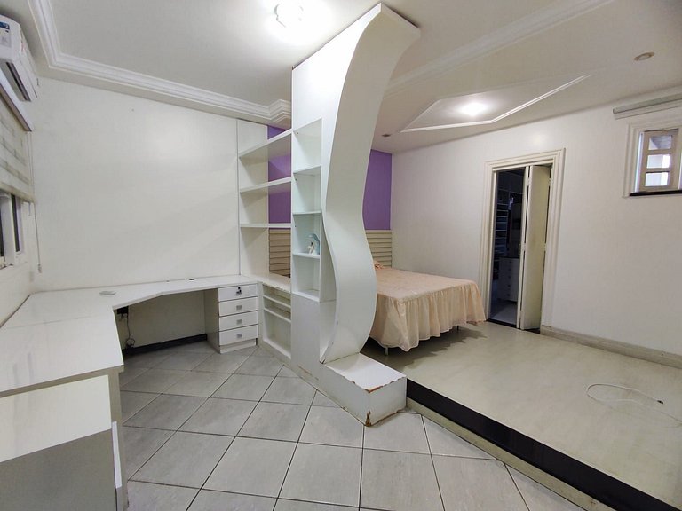 Sobrado Sofisticado com 5 Suítes na Praia da Coroa do Meio -