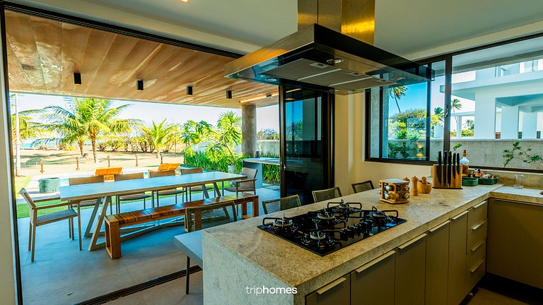 Luxury Beachfront Retreat in the Natural Pools-AL