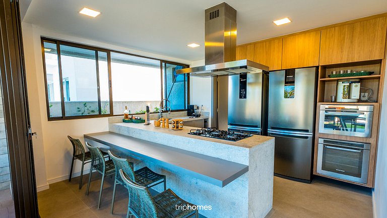 Luxury Beachfront Retreat in the Natural Pools-AL