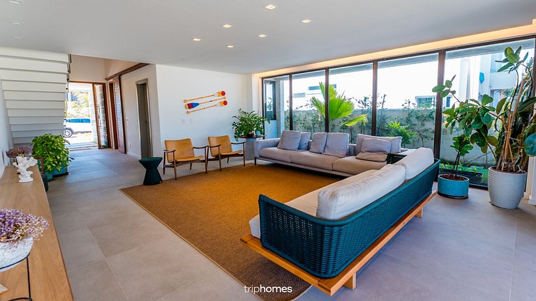 Luxury Beachfront Retreat in the Natural Pools-AL