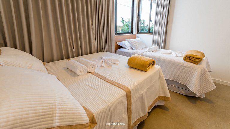 Luxury Beachfront Retreat in the Natural Pools-AL