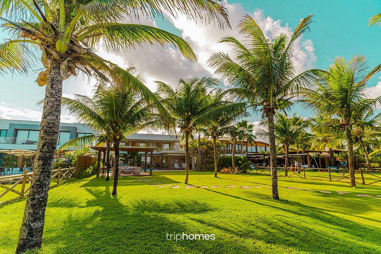 Beachfront Mansion in Guarajuba-BA