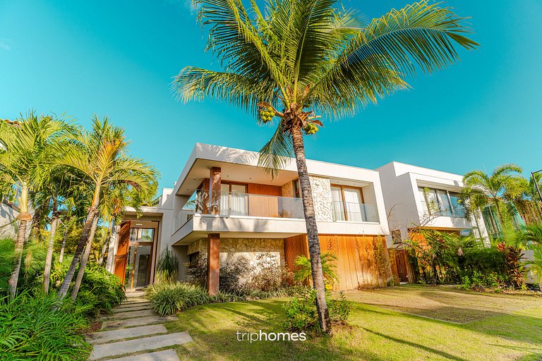 Beachfront Mansion in Guarajuba-BA