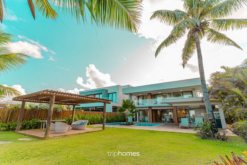 Beachfront Mansion in Guarajuba-BA